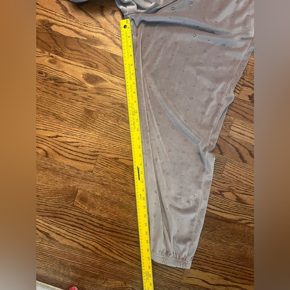 Carole Hochman Rolled Collar Two-Piece Lounge Set
Taupe/Light Rose, Size Large - Picture 11 of 12